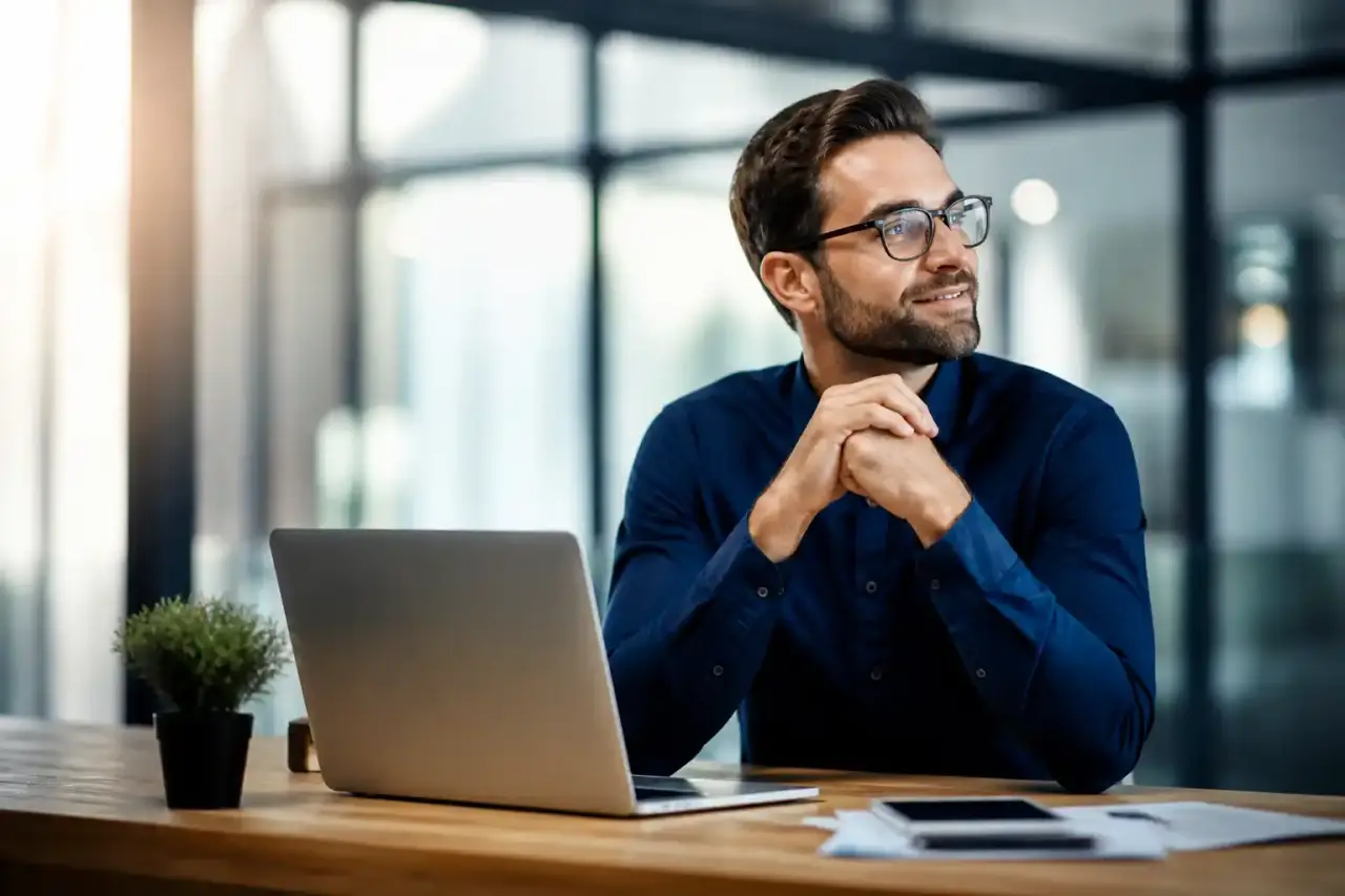 Équipe de professionnels analysant un audit de durabilité en entreprise